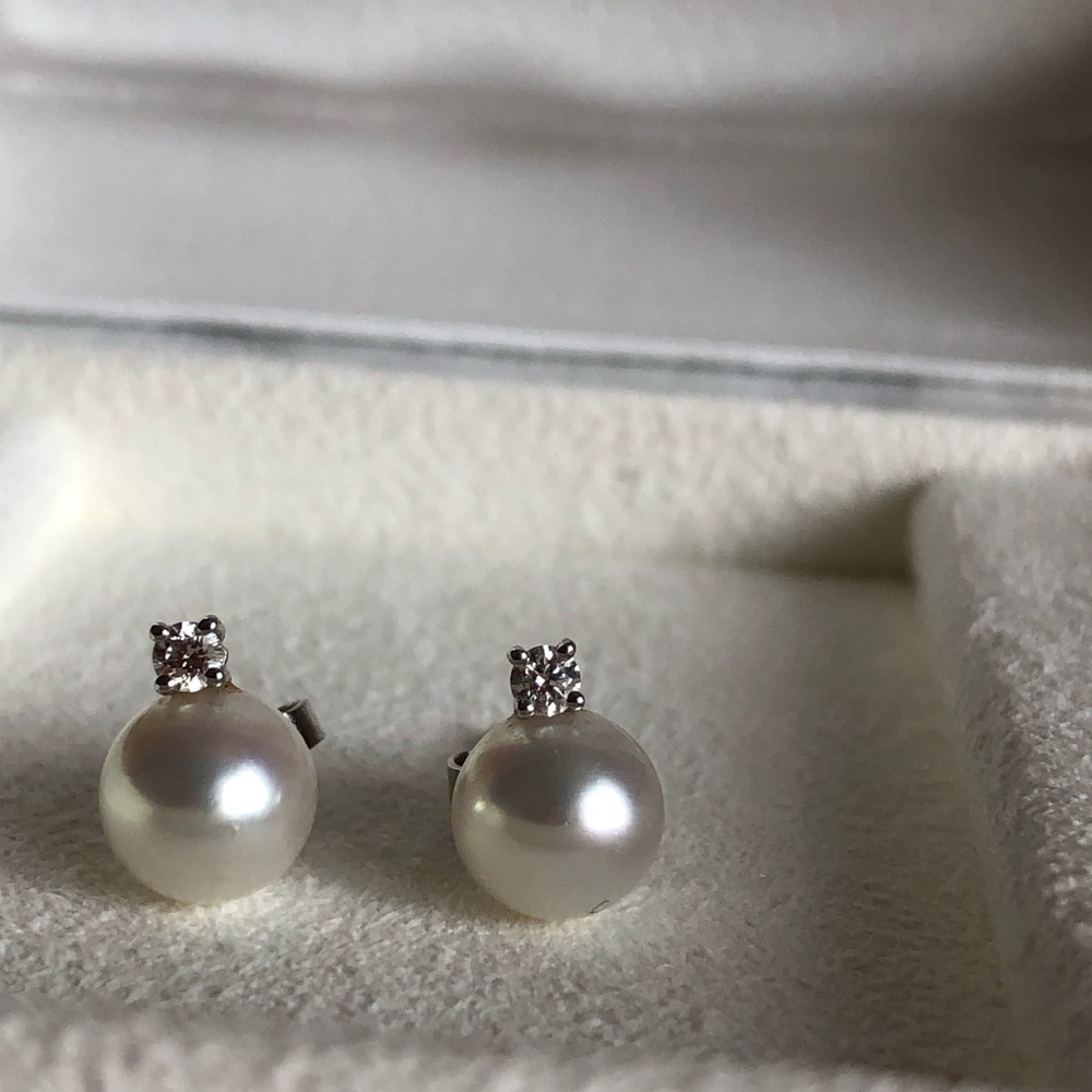MIKIMOTO white Akoya 7-7.5mm A+ Pearl and 0.10 ctw Diamond studs. Like new.